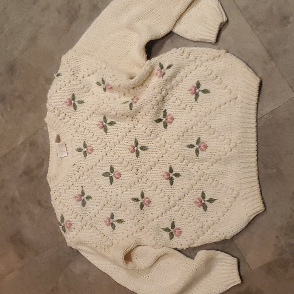Needles and yarn vintage rose sweater sz small